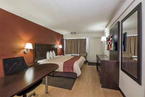 Hotel Red Roof Toledo Holland